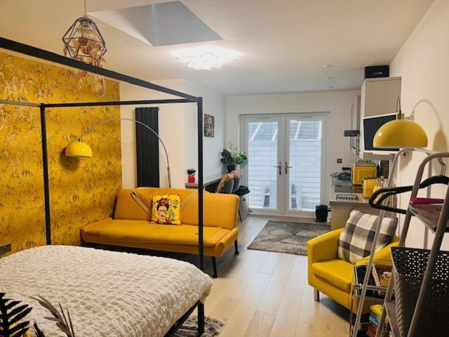 Crow Nest Apartment Barton on Sea Bagian luar foto